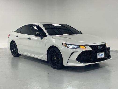 2022 Toyota Avalon Hybrid XSE Nightshade