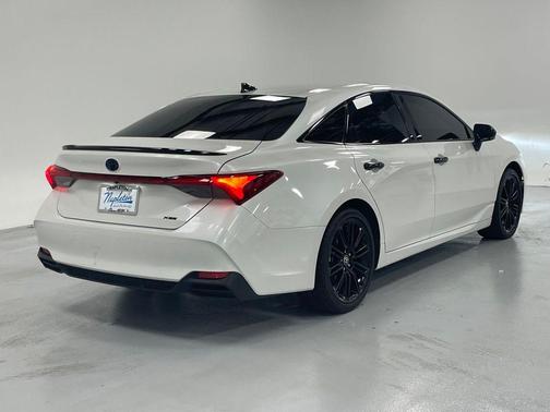2022 Toyota Avalon Hybrid XSE Nightshade