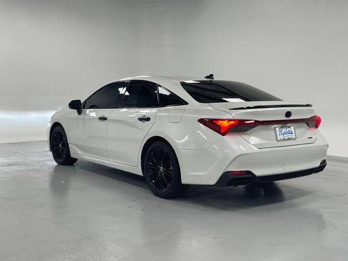 2022 Toyota Avalon Hybrid XSE Nightshade