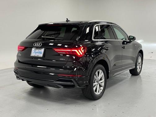 2022 Audi Q3 45 S line Premium