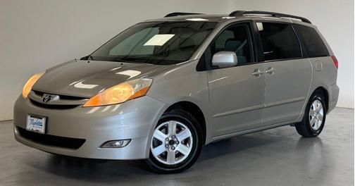 Silver 2007 Toyota Sienna XLE
