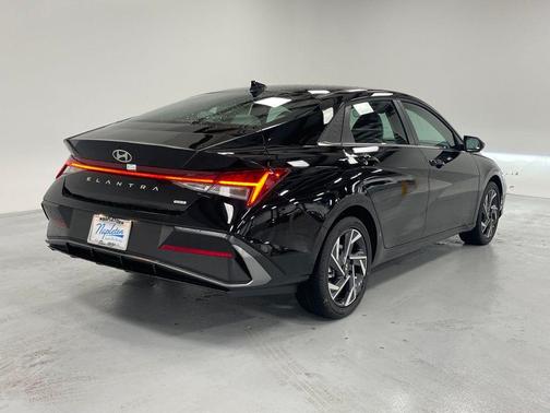 2025 Hyundai ELANTRA HEV Limited
