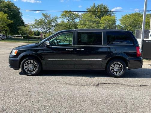 2014 Chrysler Town & Country Touring-L