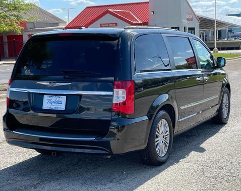 2014 Chrysler Town & Country Touring-L