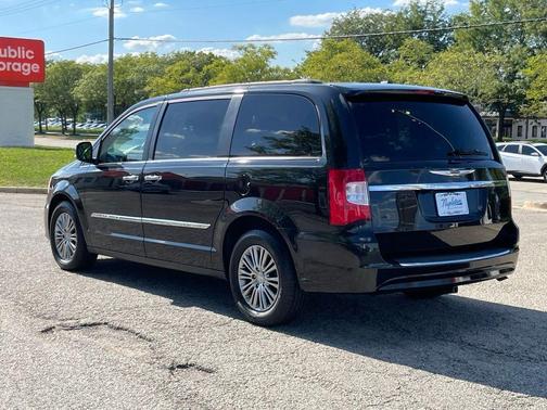 2014 Chrysler Town & Country Touring-L