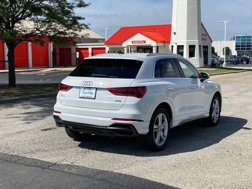 2022 Audi Q3 45 S line Premium