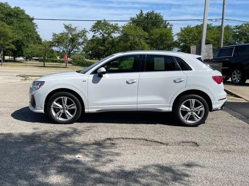 2022 Audi Q3 45 S line Premium