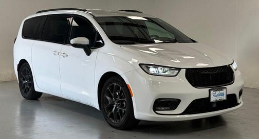 Bright White Clearcoat 2023 Chrysler Pacifica Touring-L