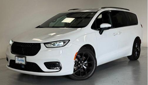 Bright White Clearcoat 2023 Chrysler Pacifica Touring-L