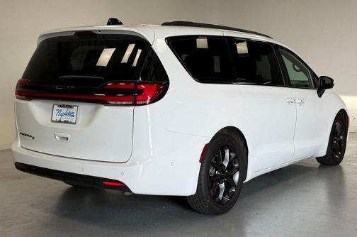 Bright White Clearcoat 2023 Chrysler Pacifica Touring-L