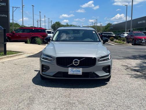 2024 Volvo S60 B5 Core Dark Theme
