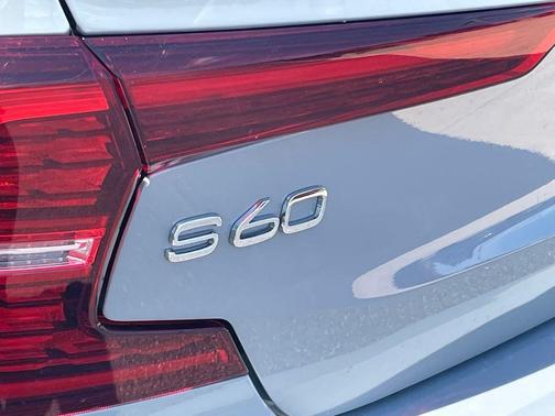 2024 Volvo S60 B5 Core Dark Theme