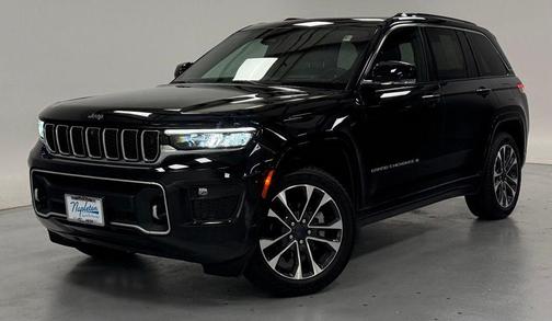 Diamond Black 2022 Jeep Grand Cherokee Overland