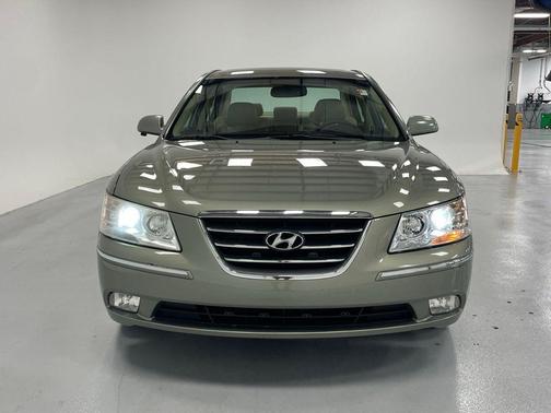 2010 Hyundai SONATA Limited