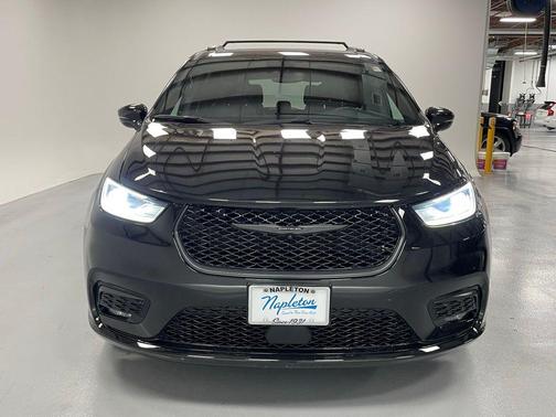 2021 Chrysler Pacifica Touring-L