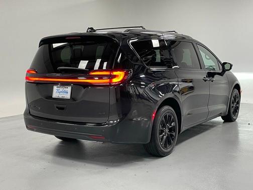2021 Chrysler Pacifica Touring-L