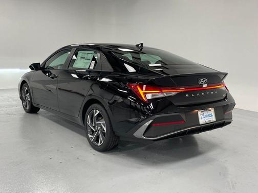 2025 Hyundai ELANTRA HEV SEL Sport