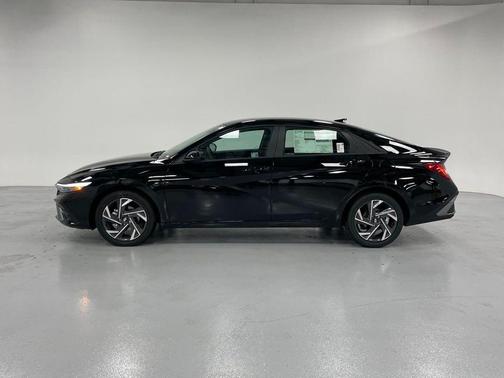 2025 Hyundai ELANTRA HEV SEL Sport