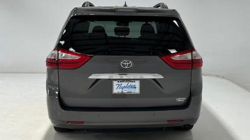 Photo 4 of 27 of 2019 Toyota Sienna Limited Premium