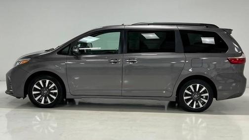 Photo 3 of 27 of 2019 Toyota Sienna Limited Premium