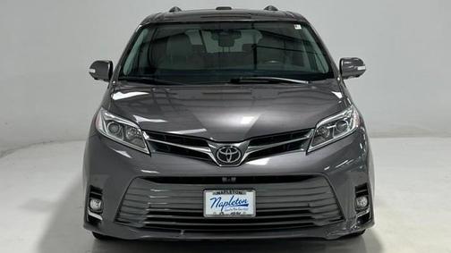 Photo 2 of 27 of 2019 Toyota Sienna Limited Premium