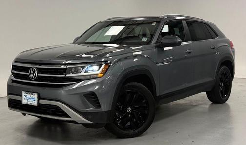 Platinum Gray Metallic 2022 Volkswagen Atlas Cross Sport 3.6L V6 SE w/Technology