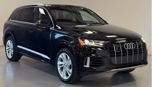 Mythos Black Metallic 2023 Audi Q7 45 Premium