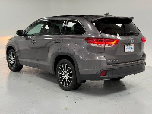2017 Toyota Highlander SE