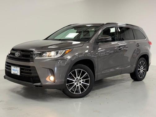 2017 Toyota Highlander SE