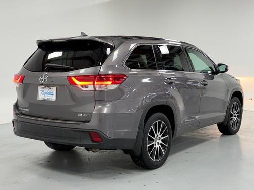 2017 Toyota Highlander SE