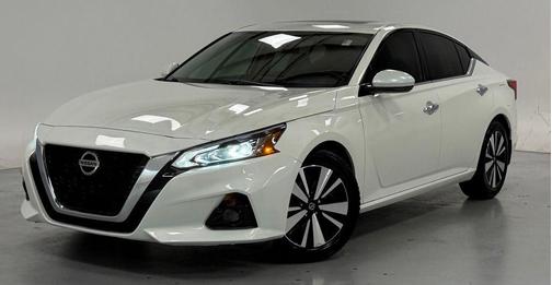White 2021 Nissan Altima 2.5 SL