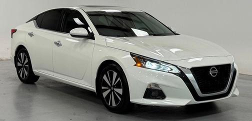 White 2021 Nissan Altima 2.5 SL