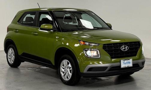 Apple Green 2023 Hyundai VENUE SE