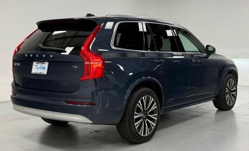 Denim Blue Metallic 2022 Volvo XC90 T6 Momentum 7 Passenger