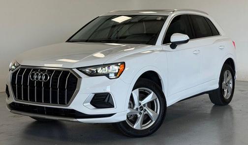 Ibis White 2022 Audi Q3 40 Premium