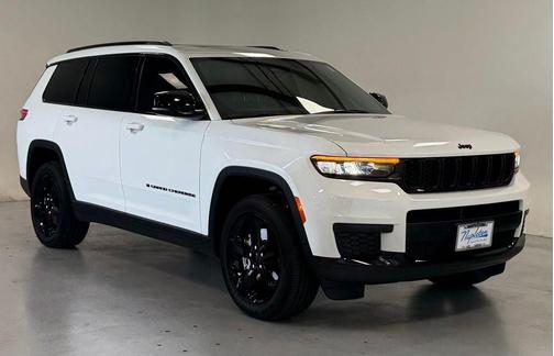 Bright White Clearcoat 2023 Jeep Grand Cherokee L Laredo