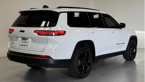 Bright White Clearcoat 2023 Jeep Grand Cherokee L Laredo