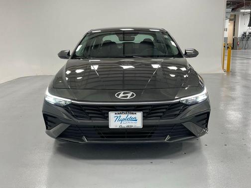 2024 Hyundai ELANTRA SE