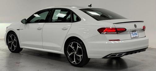Pure White 2022 Volkswagen Passat 2.0T R-Line