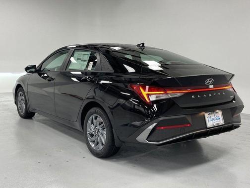 2025 Hyundai ELANTRA HEV Blue