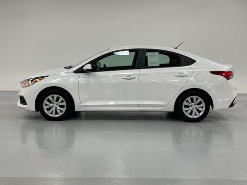 2022 Hyundai Accent SE