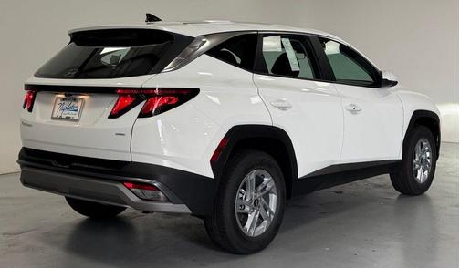 White Pearl 2026 Hyundai TUCSON SE