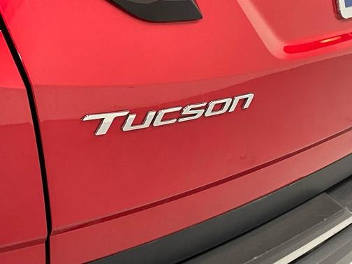 2023 Hyundai TUCSON SE