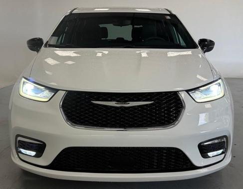 Bright White Clearcoat 2024 Chrysler Pacifica Touring
