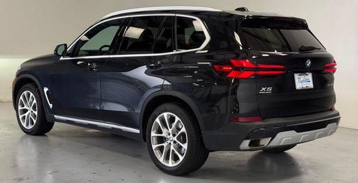 Black Sapphire Metallic 2024 BMW X5 xDrive40i