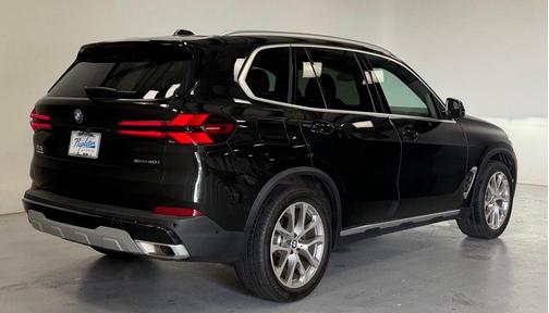Black Sapphire Metallic 2024 BMW X5 xDrive40i