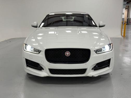 2017 Jaguar XE 35t R-Sport