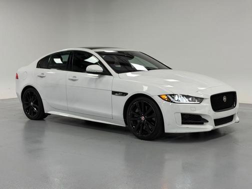 2017 Jaguar XE 35t R-Sport