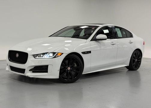 2017 Jaguar XE 35t R-Sport