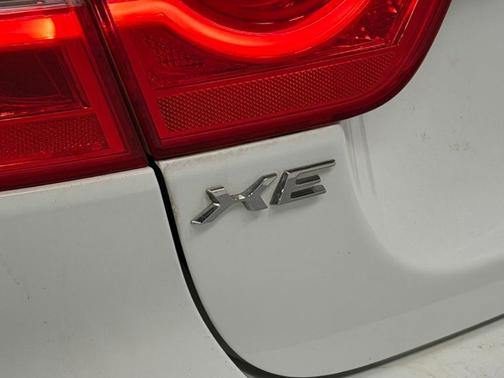 2017 Jaguar XE 35t R-Sport